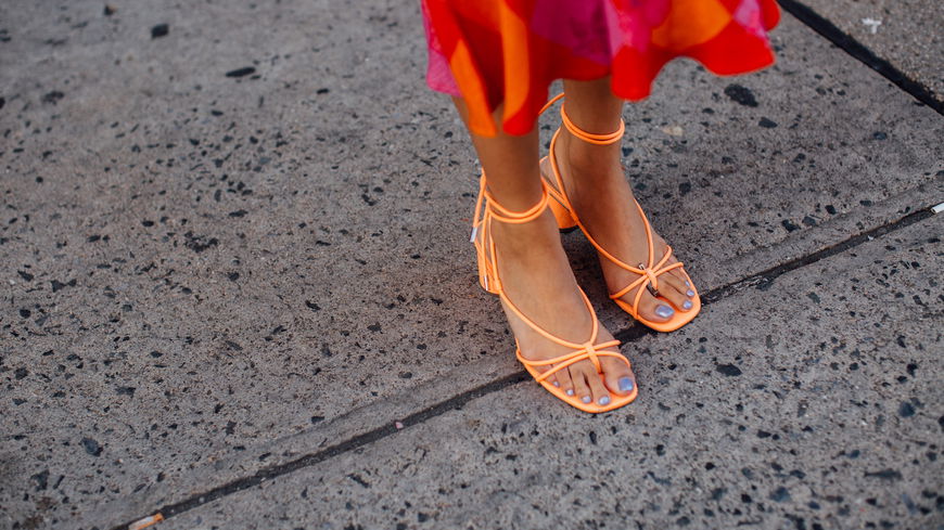 Outfits 2022: Sandalen in Pastelltönen lieben im Sommer alle – die 5 schönsten Modelle