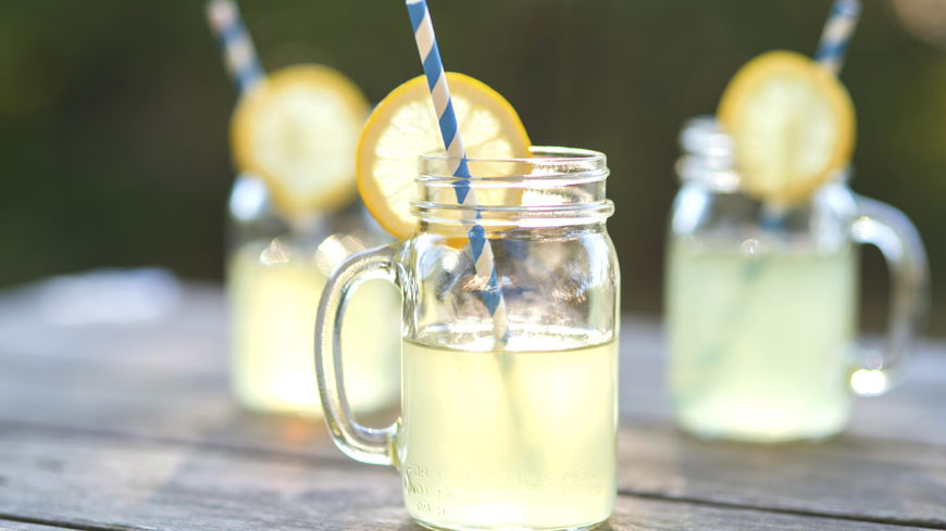Abnehmen ohne Sport: Diese erfrischende Limonade bringt euer Fett zum Schmelzen