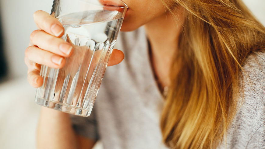 Wasser: So viel musst du trinken, um abzunehmen