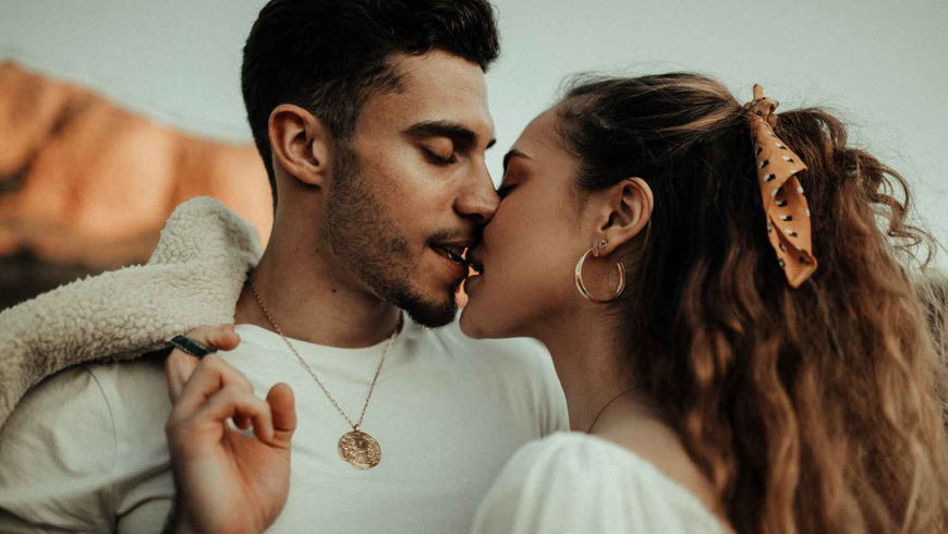 Parfum-Layering: Kombinierst du diese beiden Düfte, wirkst du auf Männer attraktiver