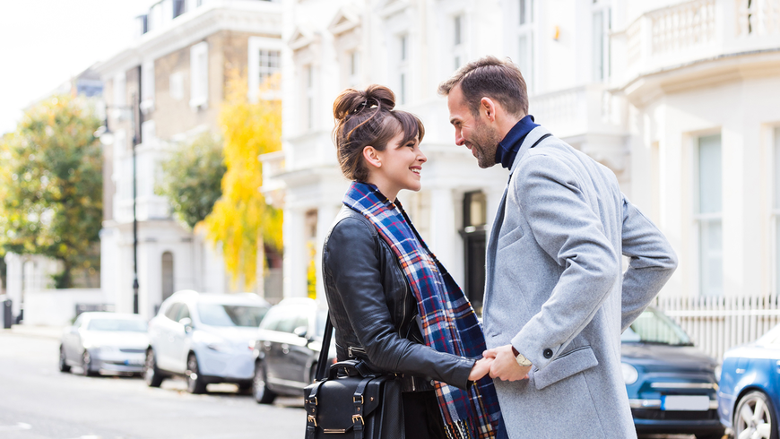 Studie verrät: So flirten Frauen, die bei allen Männern landen