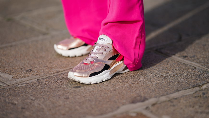 Ab diesem Alter sollten Frauen keine Sneaker mehr tragen