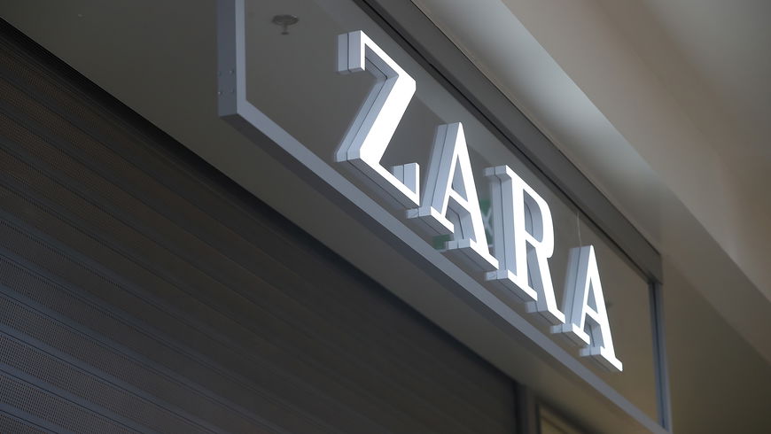ZARA: Dieser Rock mit breitem Gürtel sorgt für eine schmale Taille