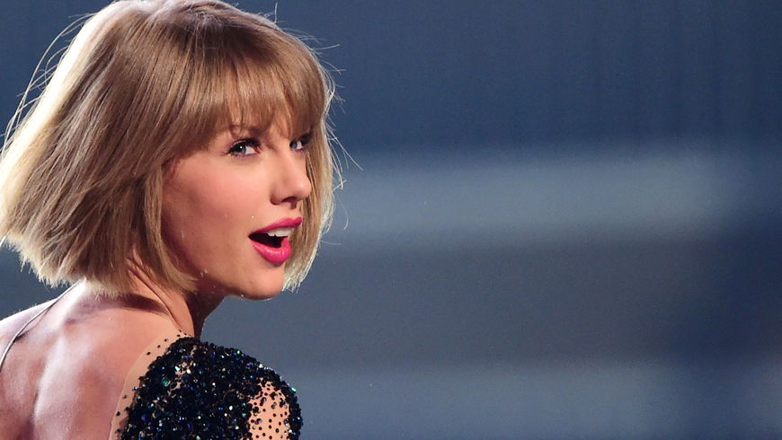 Doppelgänger-Alarm: SIE sieht genauso aus wie Taylor Swift!