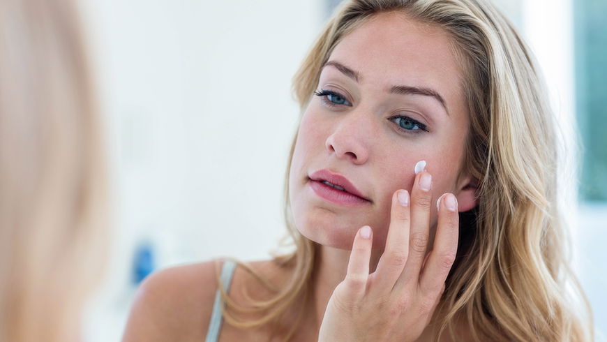 Mit dem Eye Tuck Serum von Beverly Hills werden Falten in 90 Sekunden minimiert