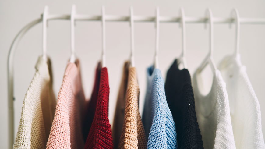 Outfits 2022: 6 Tipps – so hält eure Kleidung ewig