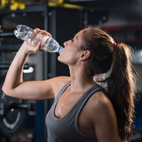 Abnehmen: So viel Liter Wasser solltet ihr täglich trinken