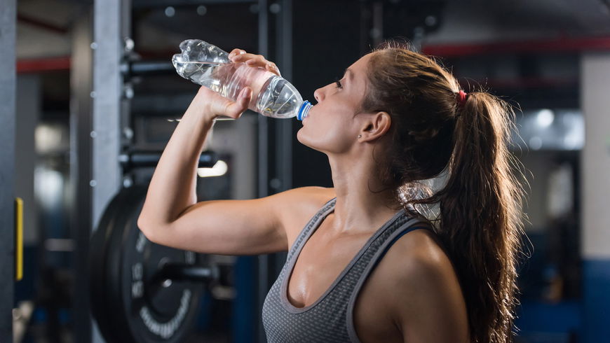 Abnehmen: So viel Liter Wasser solltet ihr täglich trinken