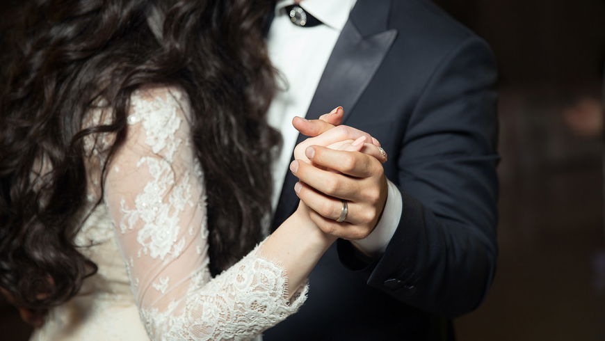Liebe: Diese Anzeichen zeigen, dass ihr eine glückliche Ehe führt