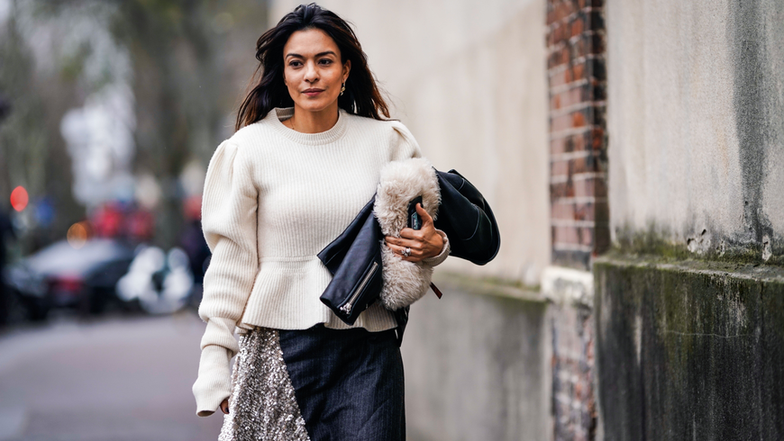 Pullover für kräftige Oberarme: Diese Modelle schummeln sie schlanker