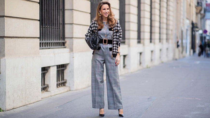 Frauen ab 40: Das ist das beste Outfit im Büro an kalten Tagen