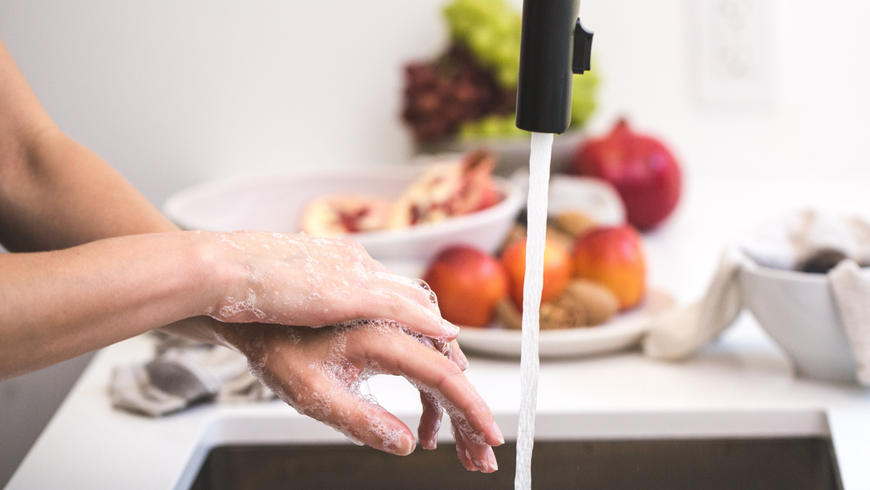 Händewaschen: Wenn du sie mit dieser Methode reinigst, bleiben sie jung und faltenfrei