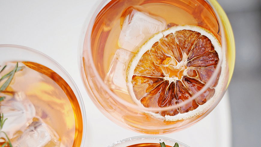 Schlanke Frauen: Diese Cocktails trinken sie alle im Herbst