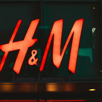 Mode-Trends 2022: 11 Schnäppchen aus dem H&M-Sale, die sich wirklich lohnen