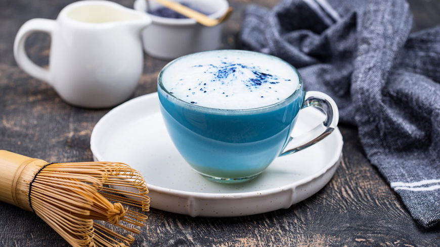Smurf-Latte: Dieses Getränk mit Spirulina ist super gesund und hilft euch beim Abnehmen