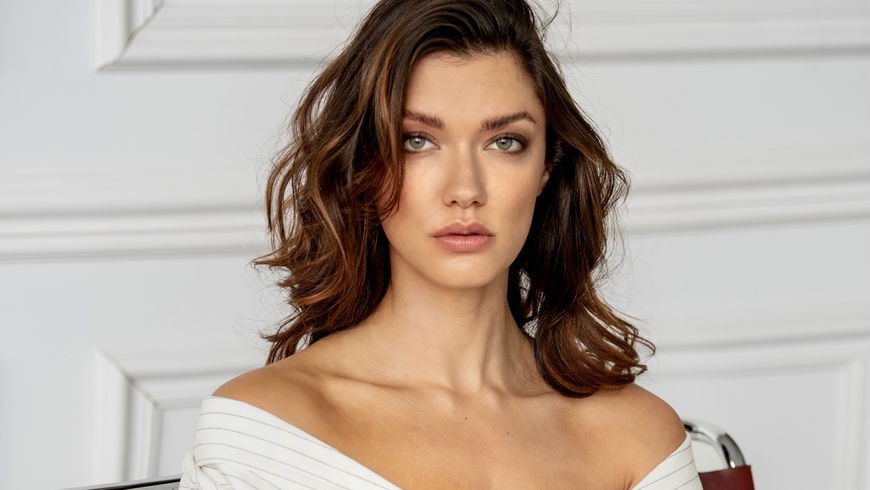 Anna-Christina Schwartz: Das Model im exklusiven Silvester Fact Friday Interview