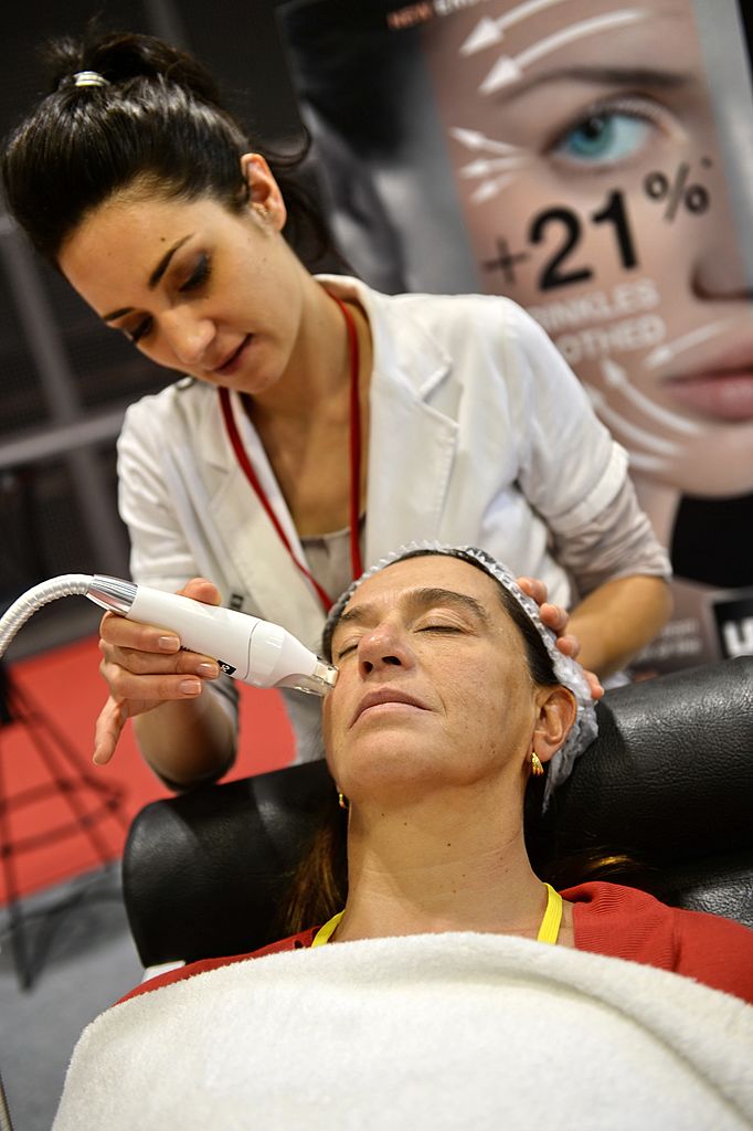 Ein Anti-Aging-Laser kommt zum Einsatz