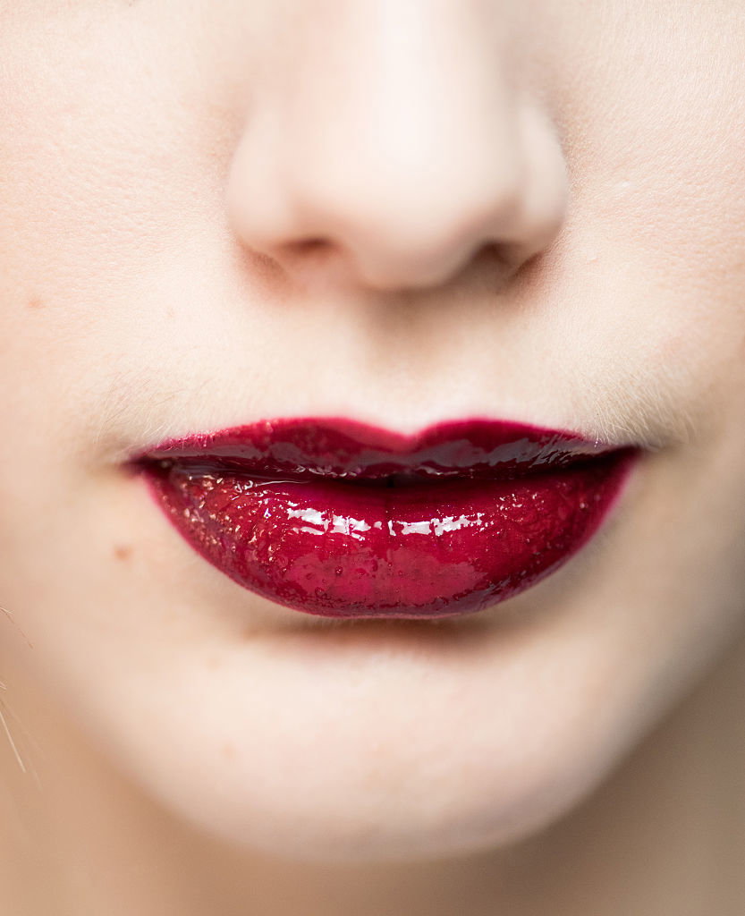 Lippen in schönem Bordeaux