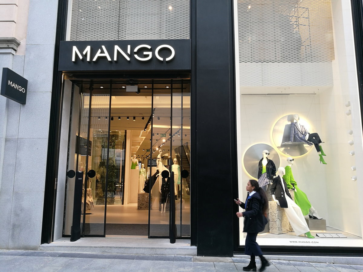 Eingang von MANGO Store
